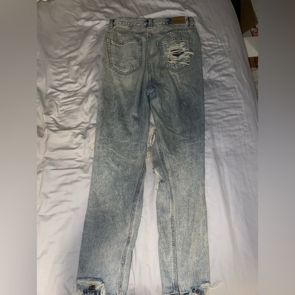 American Eagle ripped boyfriend jeans. Women’s size 0. - Picture 3 of 3